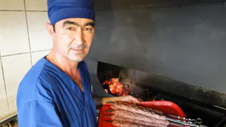 Для тех, кто собрался на пикник: рецепт люля-кебаба от узбекского шашлычника