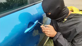 Выпили, увидели чужое авто, решили покататься