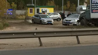 Очевидец: Полицейские не пускают мусоровозы на незаконную свалку в Турлатово