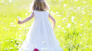 В СССР это женское имя било все рекорды - а сейчас о нем даже не вспоминают. В переводе значит "чистая" и "невинная"