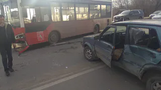 Во Владимире легковушка столкнулась с автобусом №13с