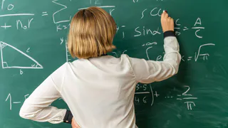  Молодым педагогам Челябинской области заплатят до 140 тысяч рублей за продолжение работы в школе