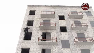 Спуск с вертолета и штурм здания - как тренируются бойцы-высотники в Рязани