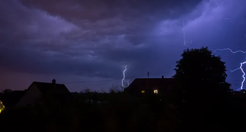 "Мы все уйдем под воду": синоптики обещают с 1 июня нескончаемые дожди. Теплое лето под вопросом