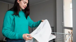 Смешиваем эти копеечные порошки - вернут белизну пожелтевшей одежде за 15 минут