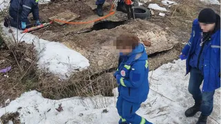 Во Владимире спасатели извлекли застрявшего мужчину из камеры теплотрассы