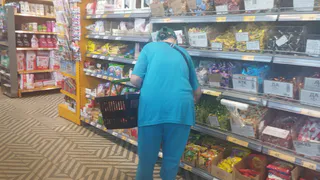 Пошла в магазин с пенсионеркой-соседкой. Я потратила 500 руб, а соседка 300: узнала секреты экономии и ахнула - а что так можно было? 