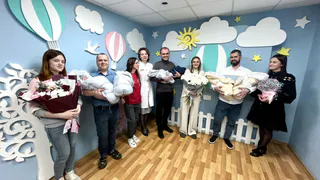 Во Владимире в один день выписали трёх мам с двойняшками