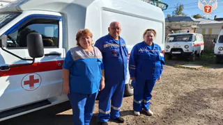 Фельдшеры скорой помощи и спасатели вынесли из леса женщину с инсультом под Вязниками