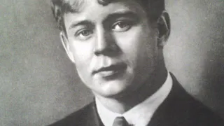 Рязанский кремль выставил личные вещи Есенина: трость, цилиндр и самовар