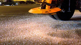 На улицах Рязани работает спецтехника для ликвидации скользкости