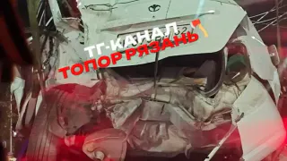 Под Рязанью случилось жесткое ДТП: машину разрезали спасатели