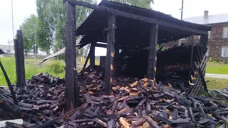 В Коми сгорела хозяйственная постройка из-за неосторожности людей