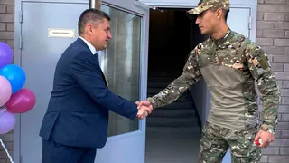 В Чувашии вручили ключи от квартир сиротам – участникам СВО