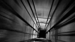 В многоэтажном доме Нижнекамска лифт рухнул вниз