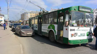 10 троллейбусов встало из-за ДТП на улице Соборной