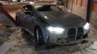 В Рязани водитель на BMW сбил один из элементов новой туристической навигации