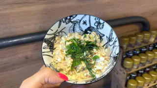 На столе столько всего, но этот самый дешевый салат сметается первым - готовится всего за 5 минут