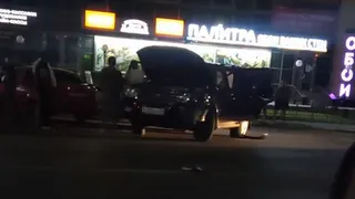 В Рязани ночью водитель Toyota Land Cruiser устроил массовое ДТП на улице Есенина
