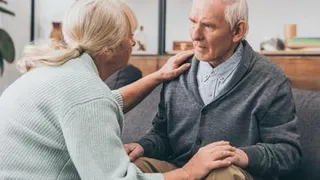 Названы неочевидные признаки деменции