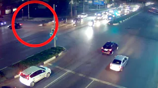 ДТП на Московском шоссе - автомобиль сбил мотоциклиста. Видео