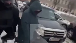 Митинг в Рязани: полицейские задержали пожилую женщину