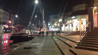 Около полуночи в Рязани силовики оцепили ТЦ Аркада