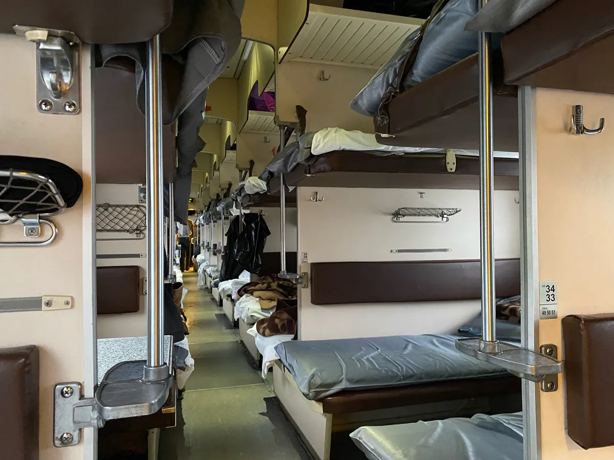 Люди в ярости сдают билеты: в поездах это под запретом - как теперь будут передвигаться пассажиры РЖД