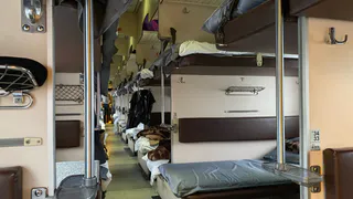 Теперь плацкарт затмит даже купе: пассажиры ликуют, а проводники негодуют