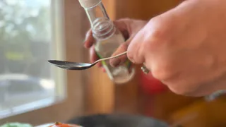 10 мл в воду – и клещи сбегут на 1 километр, сверкая пятками: забытое средство из СССР – работает в разы мощнее любых репеллентов