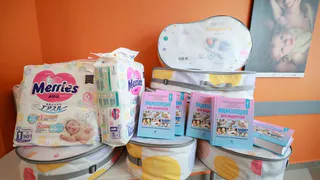 В роддомах Челябинской области матерям начали выдавать наборы для малышей