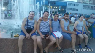 Десантники поздравляют Рязань с Днем ВДВ (Фото и видео)