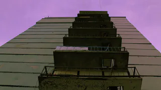 В Дашково-Песочне из окна многоэтажки выпала девушка