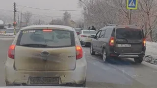 На улице Воронова в Пензе образовалась пробка из-за аварии