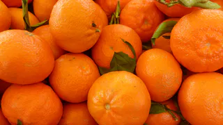 Хитрые продавцы выбирают мандарины себе домой только так: запоминайте 3 лайфхак