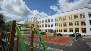 На благоустройство территорий школ и детсадов потратят 300 миллионов рублей