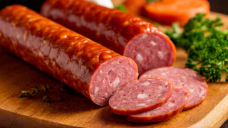 Кладу вареное мясо в бутылку — а наутро вкусная колбаса готова: ни химии, ни консервантов — идеально на бутерброды