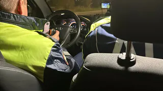 Автоюрист рассказал, какие 3 документа никогда не надо показывать инспектору ГАИ