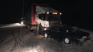 В Рязани фура на встречной полосе врезалась в легковушку