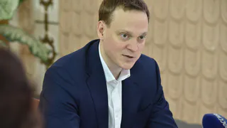 Малков поздравил жительниц региона с Международным женским днем