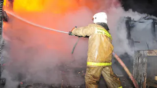 Погибла целая семья: в Гусе-Железном сгорел дом