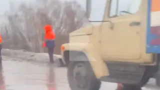 Жителей Рязани возмутила укладка асфальта в лужи на Северной окружной