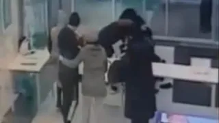 В ТРЦ "Премьер" охрана скрутила парня: "он вел себя агрессивно и грубил контролерам"