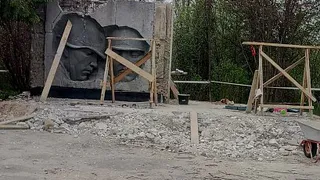 Во время ремонта: в Гусь-Железном разрушили памятник воинам, павшим в Великой Отечественной войне