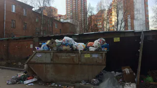 Народный контроль: почему на Стройкова долгое время не вывозят мусор?