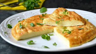 Делаем нежнейший омлет без сковороды, духовки и микроволновки