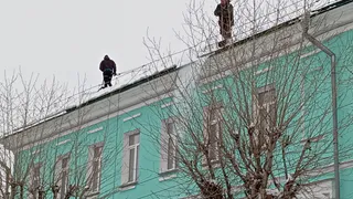 Как почистить крышу от снега без стресса и нервов - мудрый дедушка подсказал. Рабочие методы