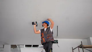 Во Владимире идут работы по отделке проблемного дома