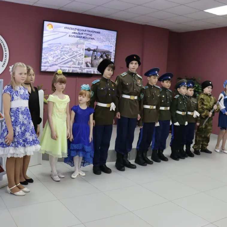 Магнитогорские школьники знакомятся с культурой уральского казачества: краеведческая панорама в библиотеке