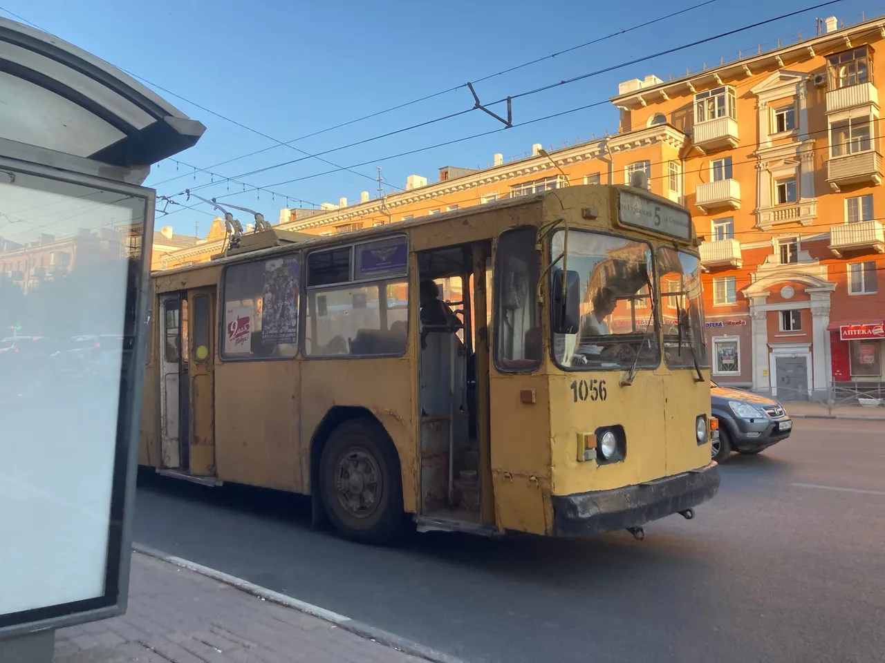 “Неужели людям так приятно ехать в давке?”: авторская колонка про общественный транспорт